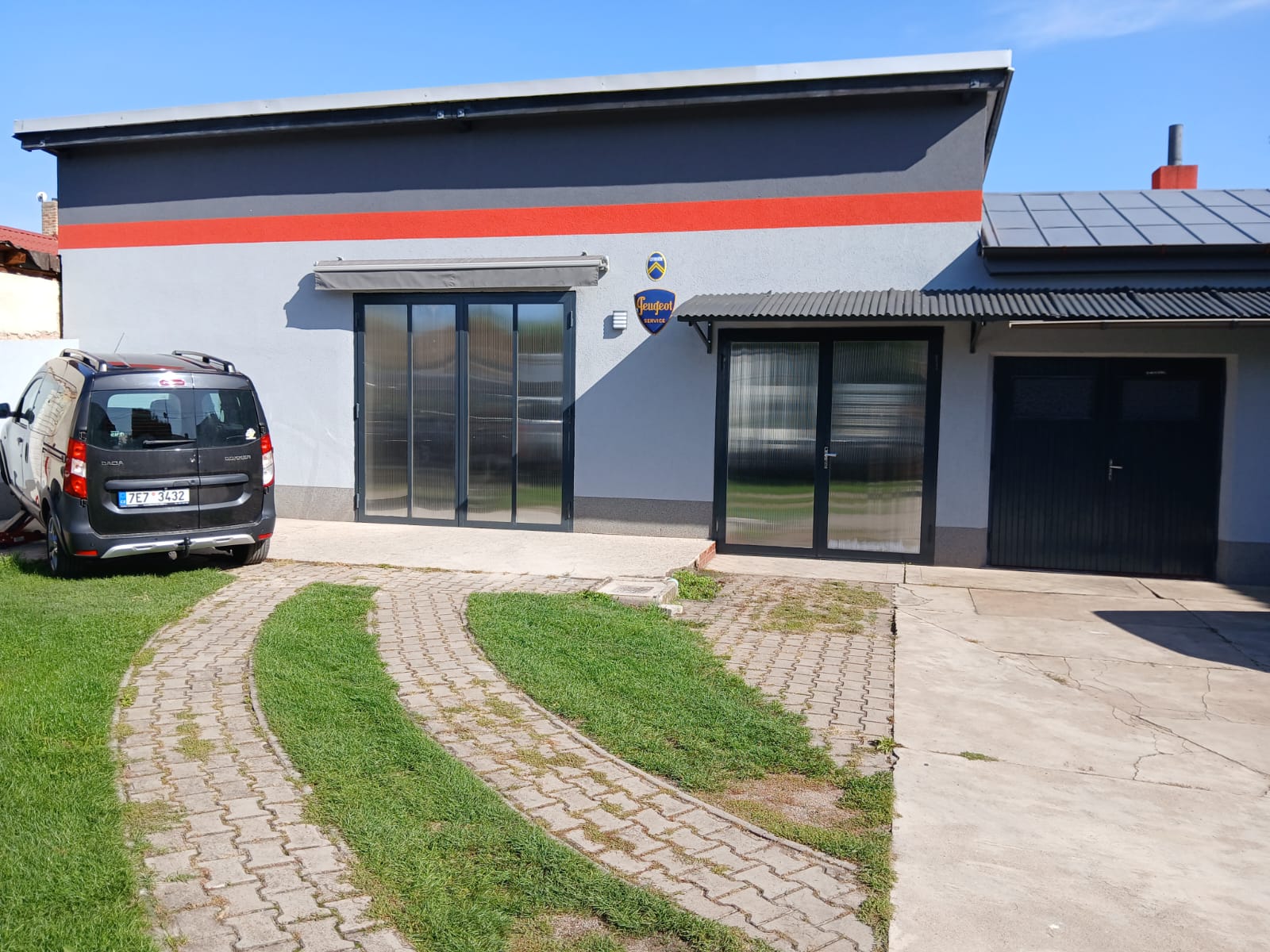 Dílna autoservisu Hejný v Tuněchodech u Chrudimi